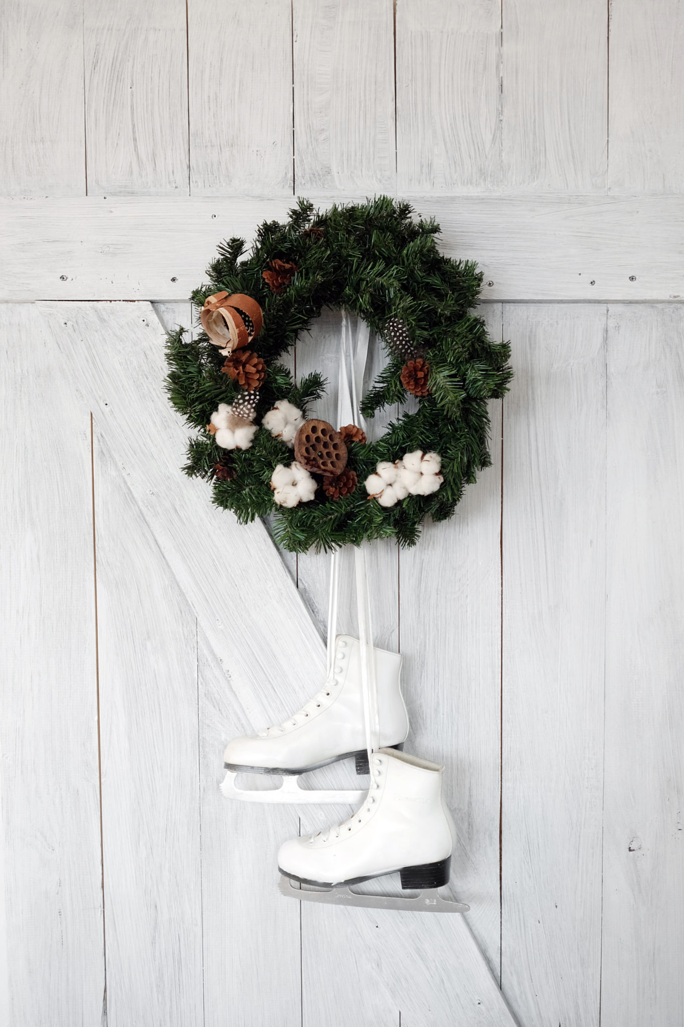 13 Creative Holiday Door Decorations for Your Apartment | Apartments in ...
